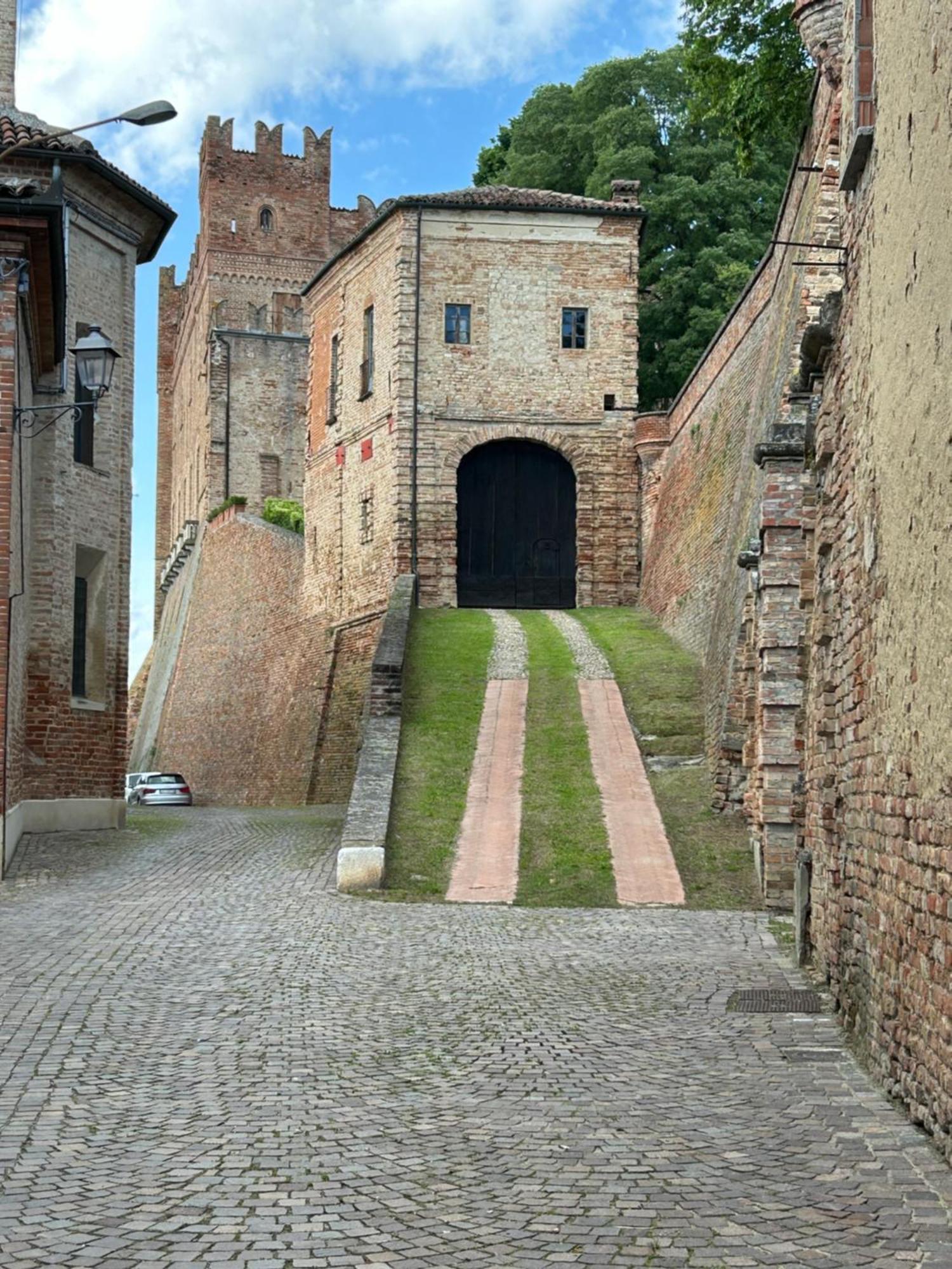 Hotel Al Vicolo Uno Montemagno  Esterno foto
